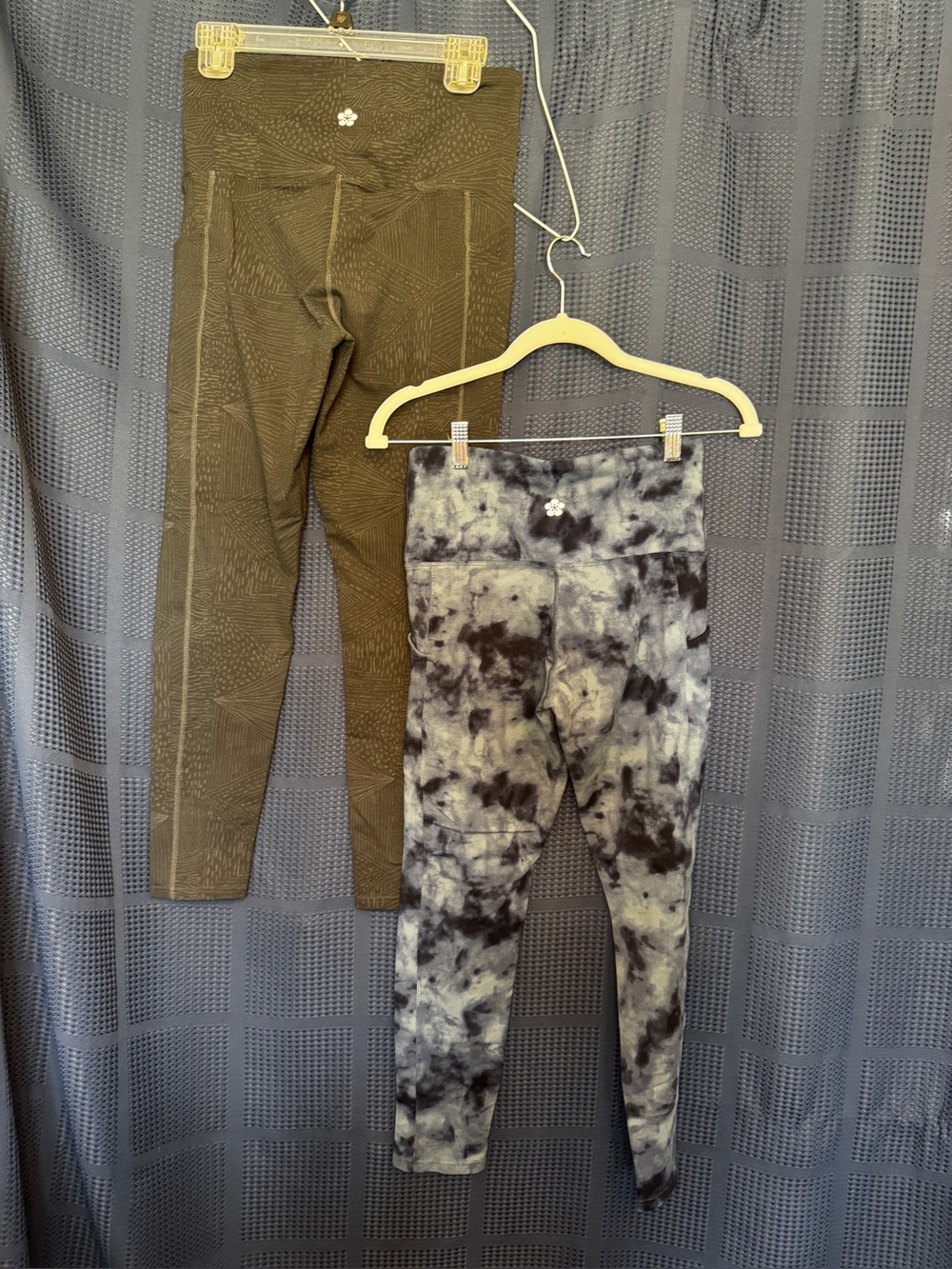 Womenâs Tuff Athletic Leggings - navy Tie-Dye & deep sage green texture